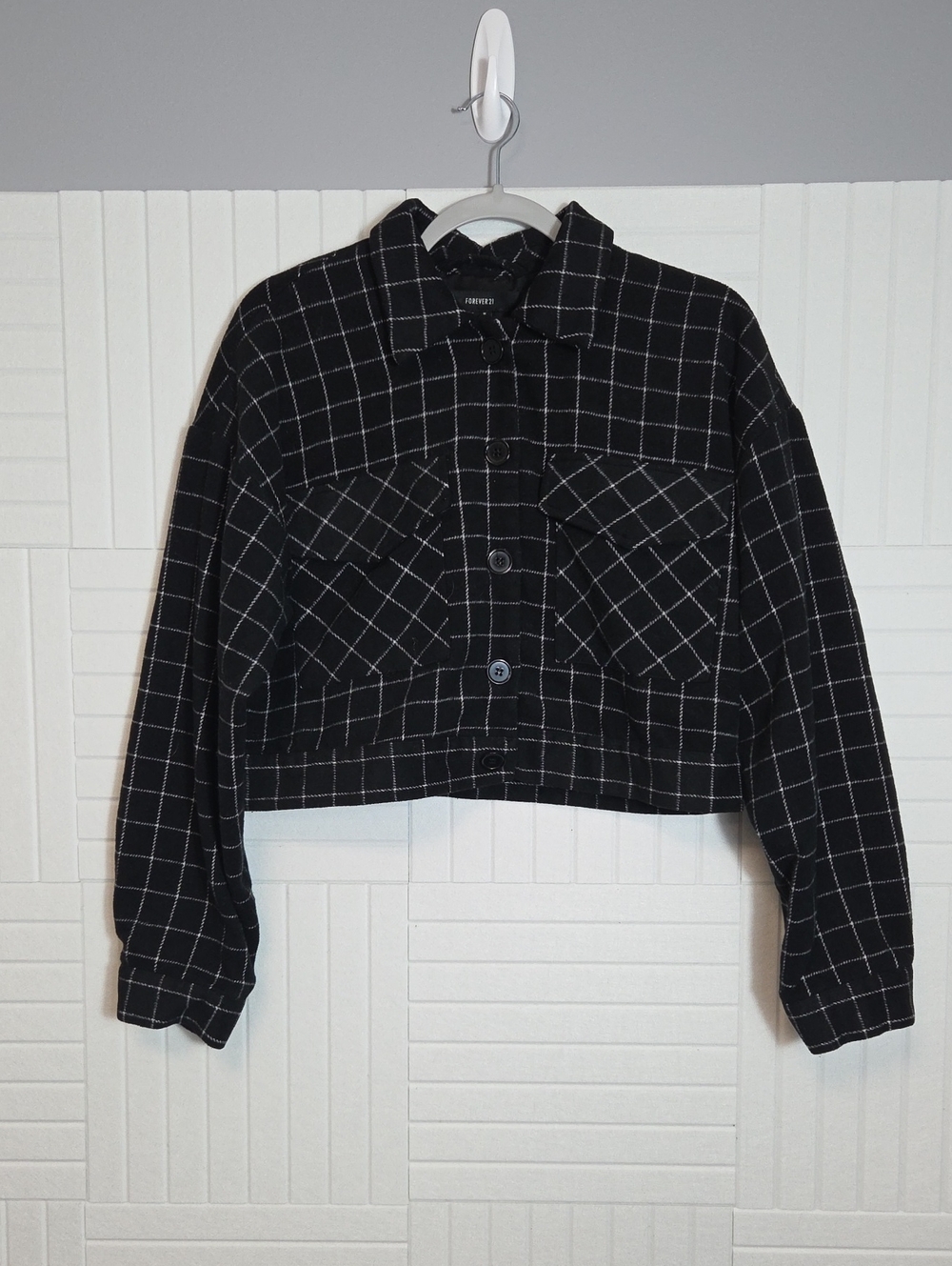 Forever 21 Black Cropped Medium Weight Flannel Jacket Size M